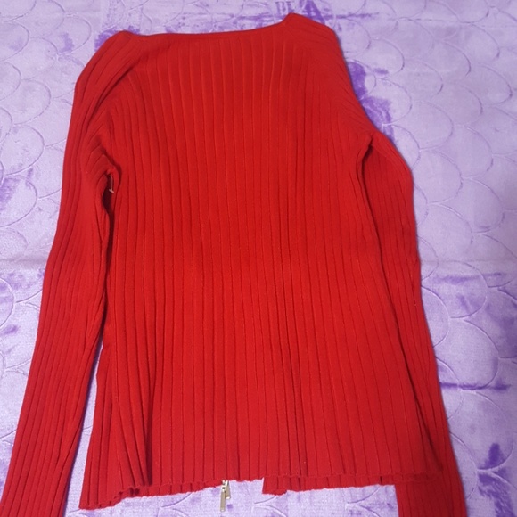 Red beautiful sweater NWOT. - Picture 6 of 7